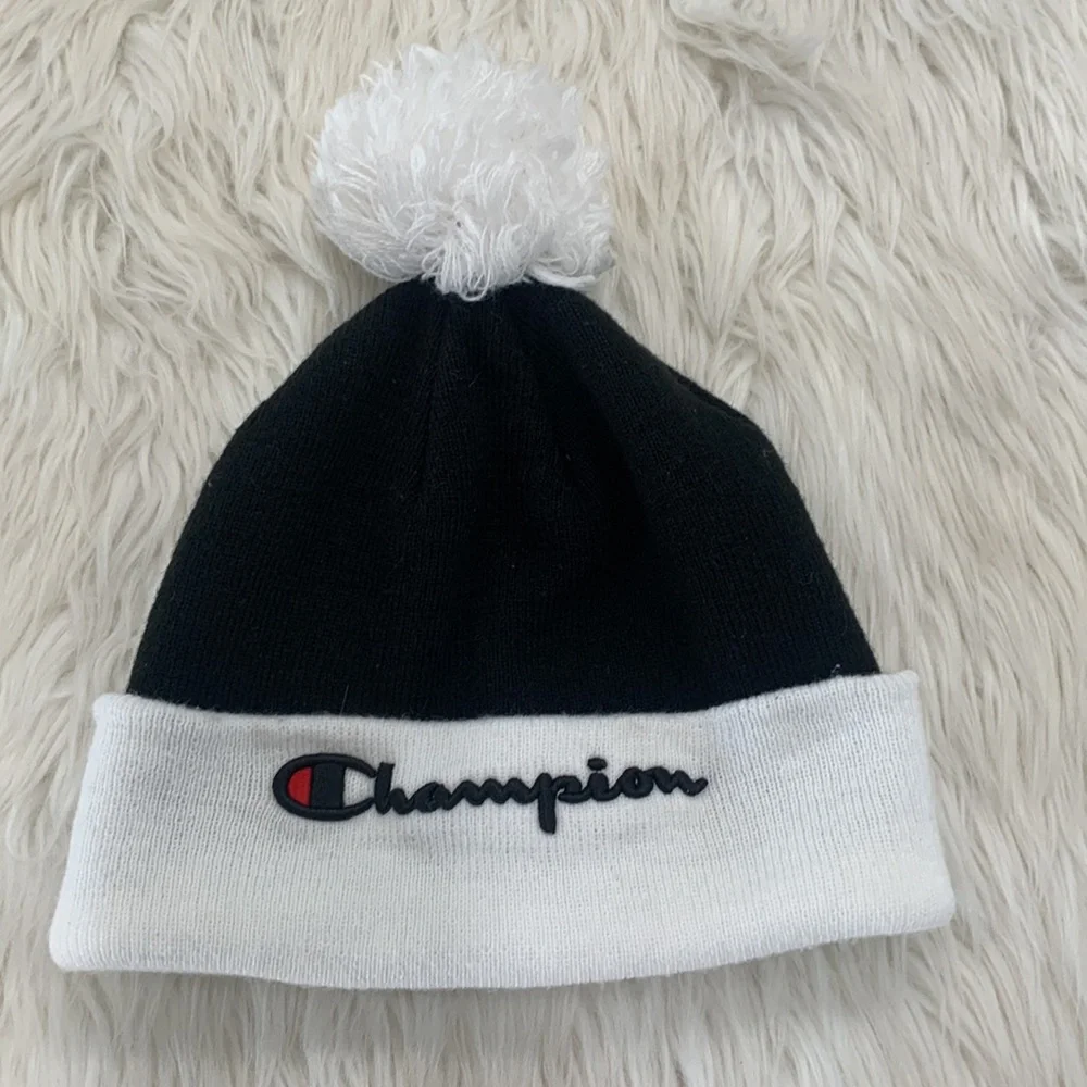 Champion Script Beanie with Pom. OS‎
